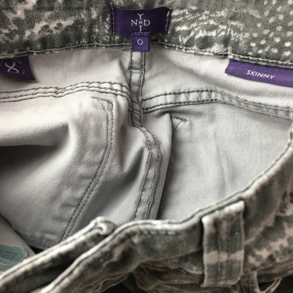 NYDJ Skinny Jeans Women's 0X29.5 Animal Print Gray - Picture 6 of 6